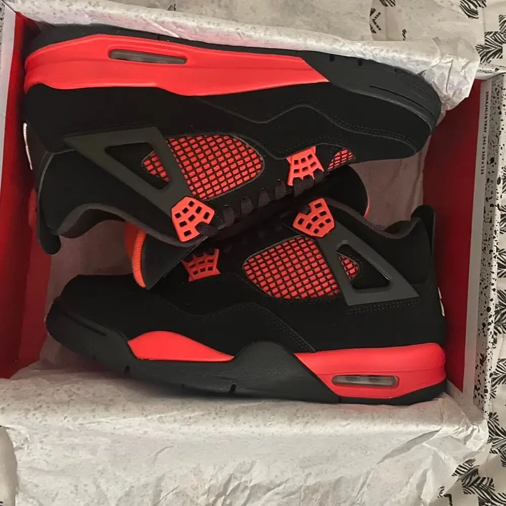 Jordan 4 retro red thunder - size 11 M / 12.5 W US